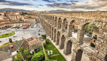 Excursión de un día completo a Ávila y Segovia desde Madrid